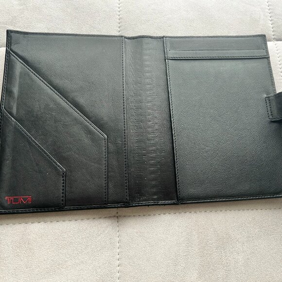 Tumi Leather portfolio - Picture 3 of 5